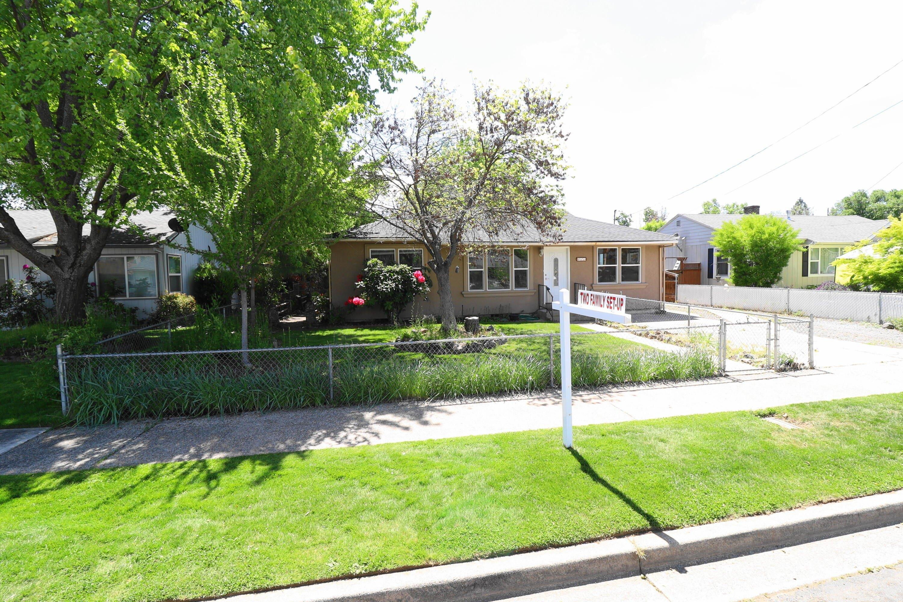 Mt Pitt Ave, Medford, OR 97501
