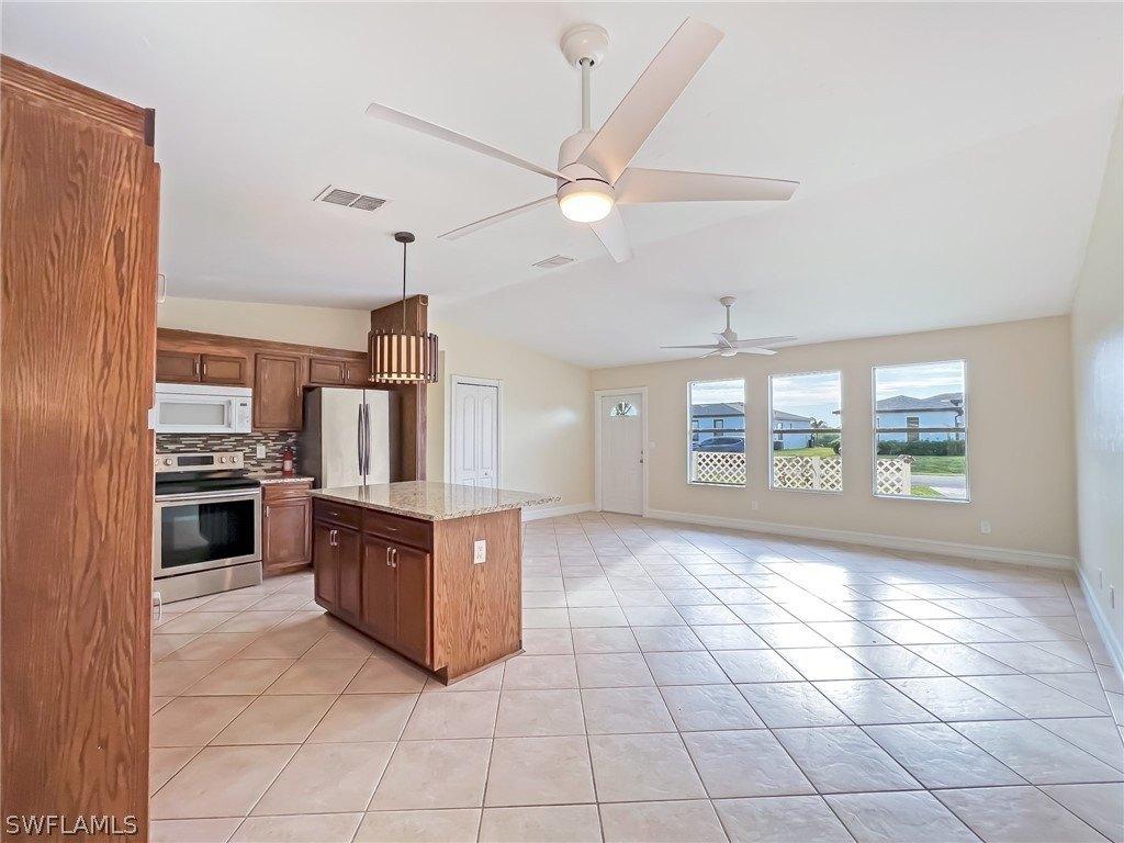 Ne 10th Pl, Cape Coral, FL 33909