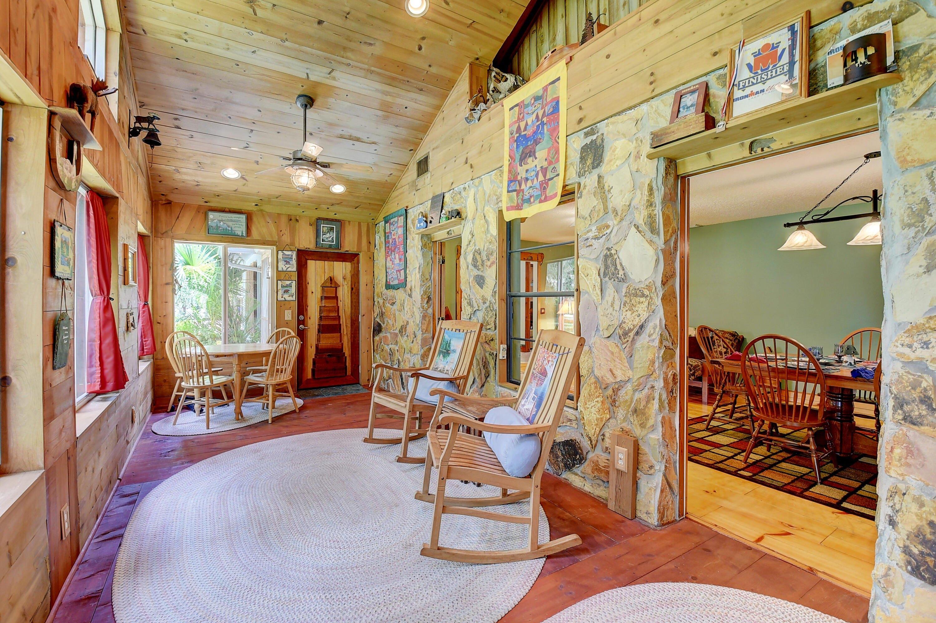 Custer Ave, Lake Worth, FL 33467