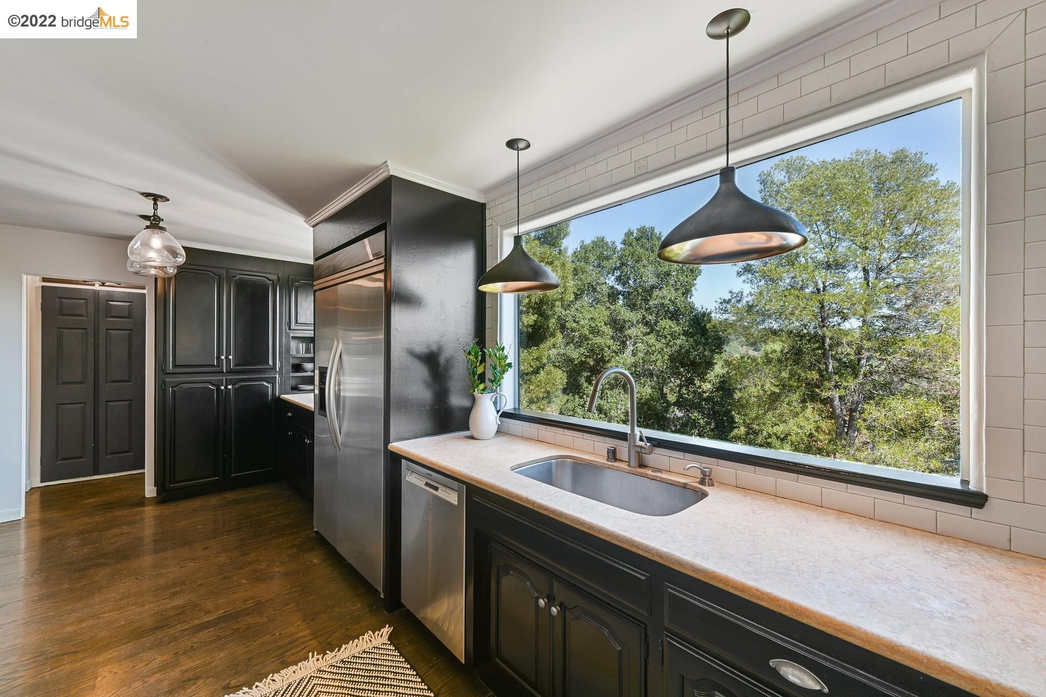 Calandria Ave, Oakland, CA 94605