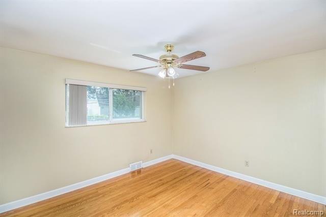 Almont Dr W, Sterling Heights, MI 48310
