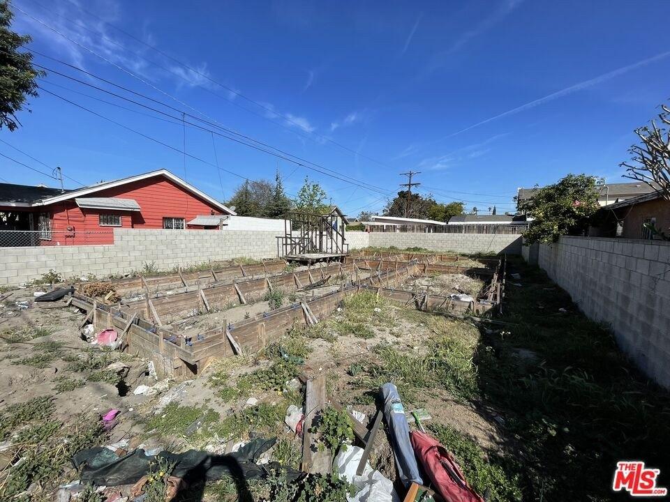 W 65th St, Los Angeles, CA 90044