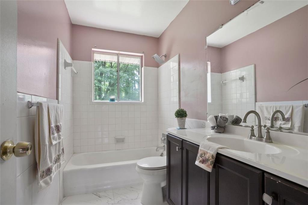 Greenwillow Dr, Conley, GA 30288