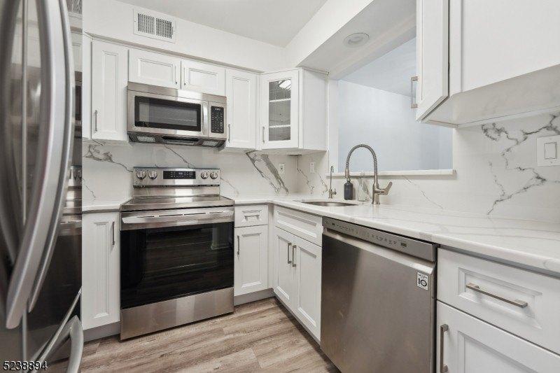 Morgan Ct, Bedminster, NJ 07921