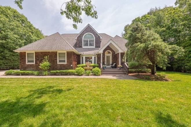 Bennett Dr, East Quogue, NY 11942