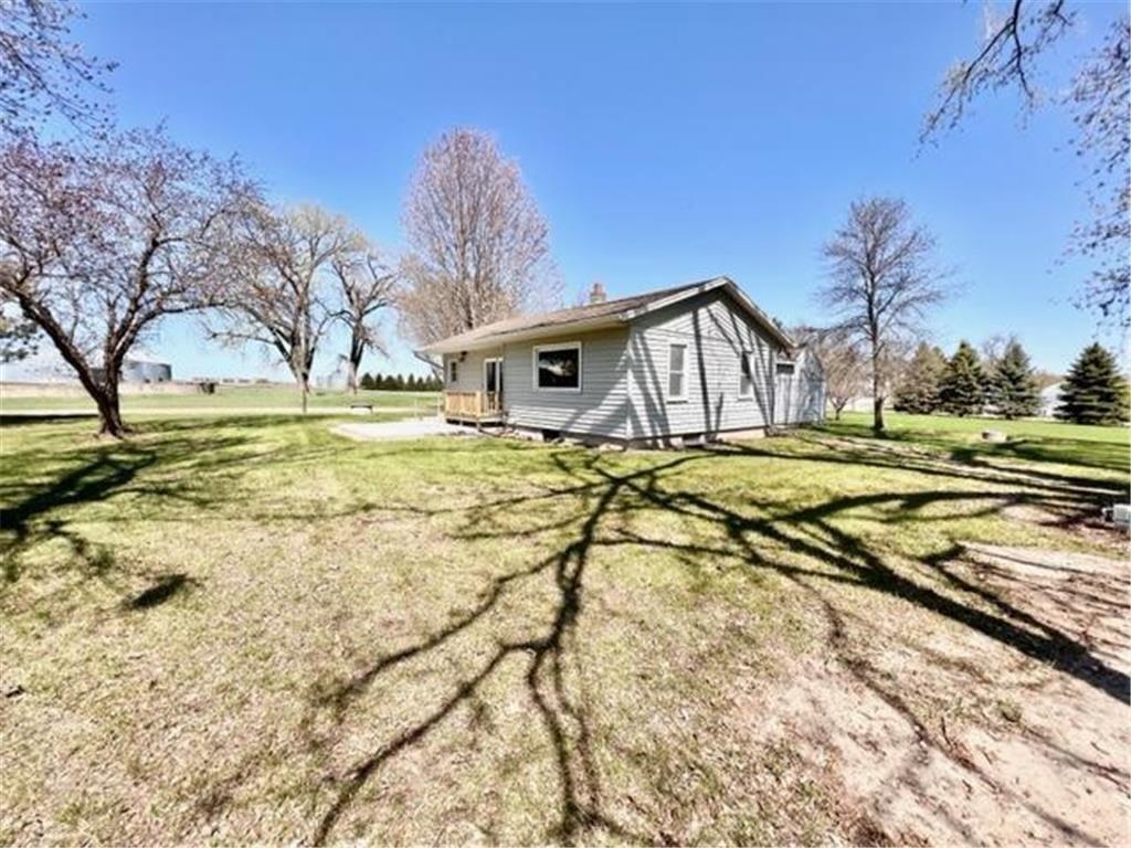 Dewey St, Seaforth, MN 56287