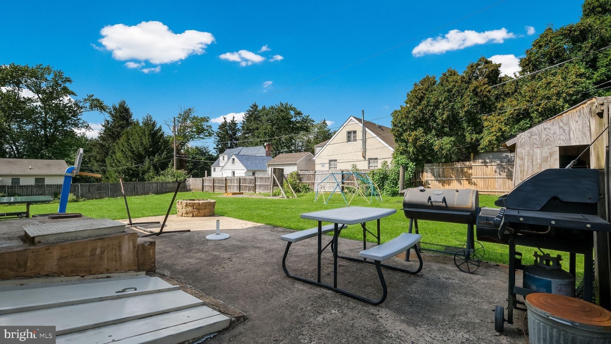 Roberts Ave, Horsham, PA 19044