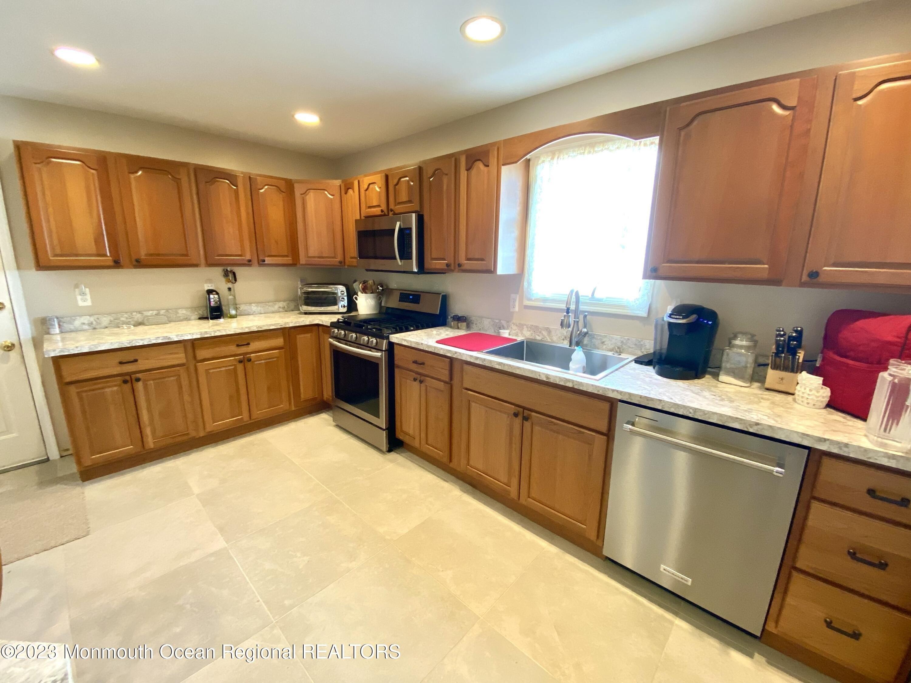 Skipper Rd, Manahawkin, NJ 08050