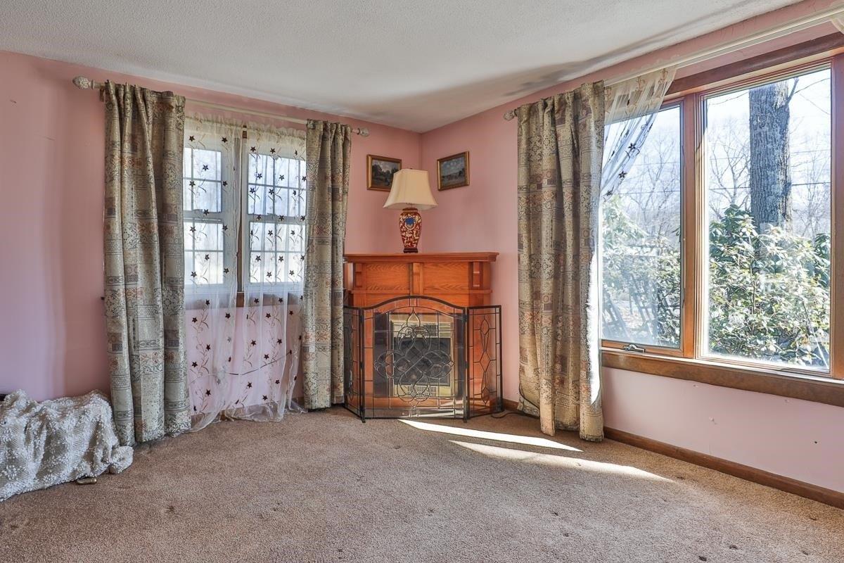 Clydesdale Ave, Pelham, NH 03076