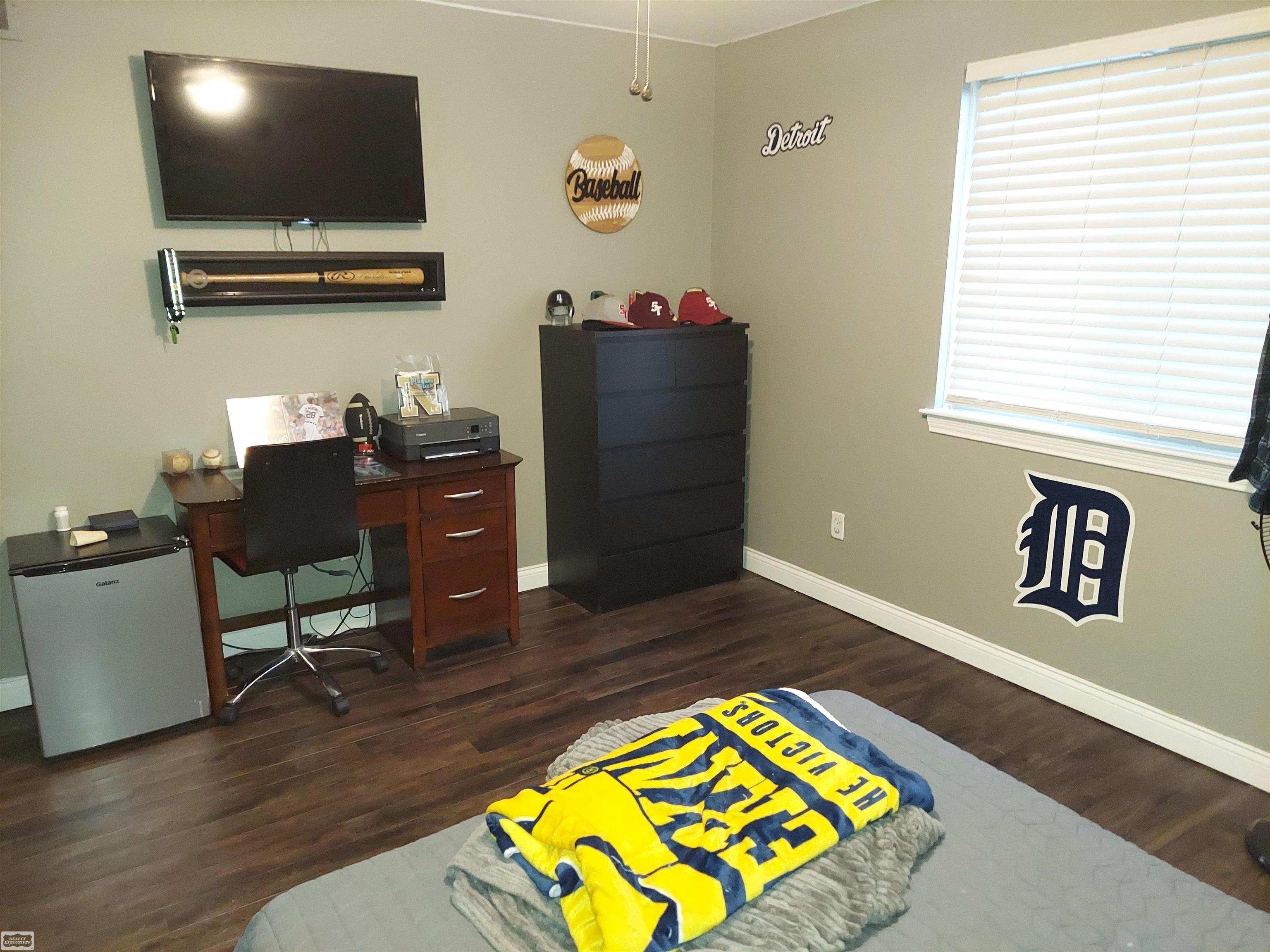 Crawford Dr, New Baltimore, MI 48051