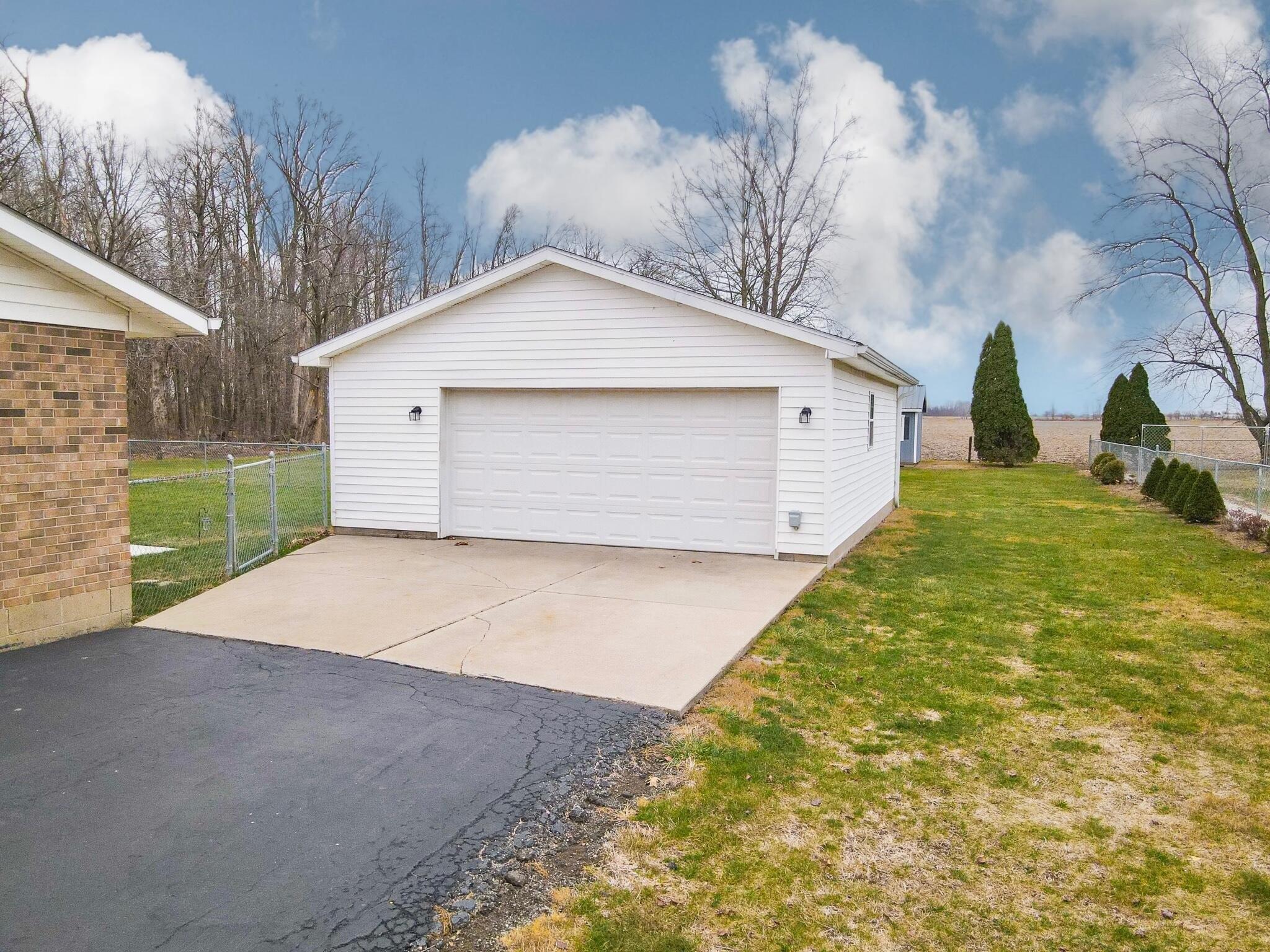 W Holtzmuller Rd, West Manchester, OH 45382