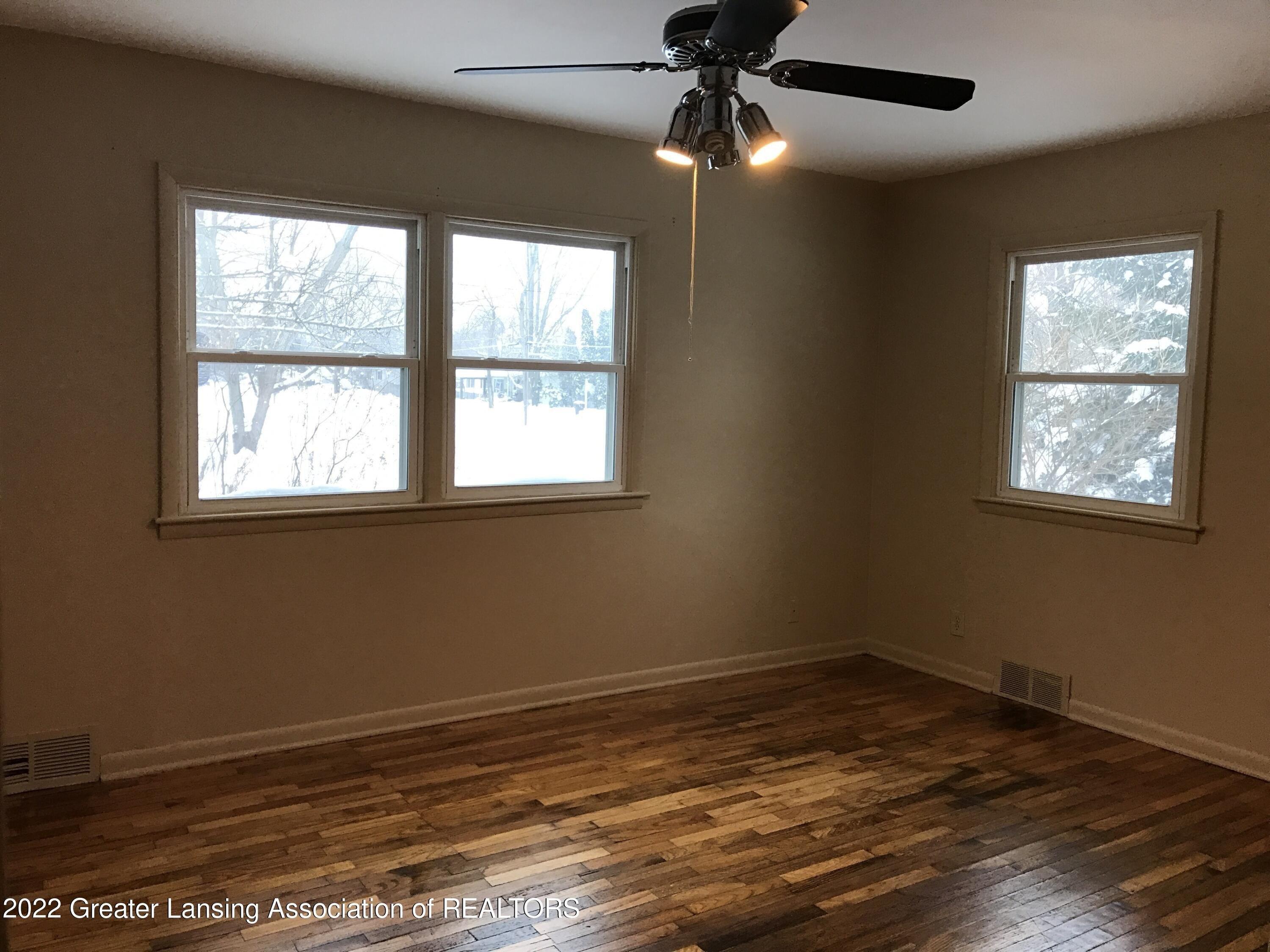 Elmira St, Lansing, MI 48906