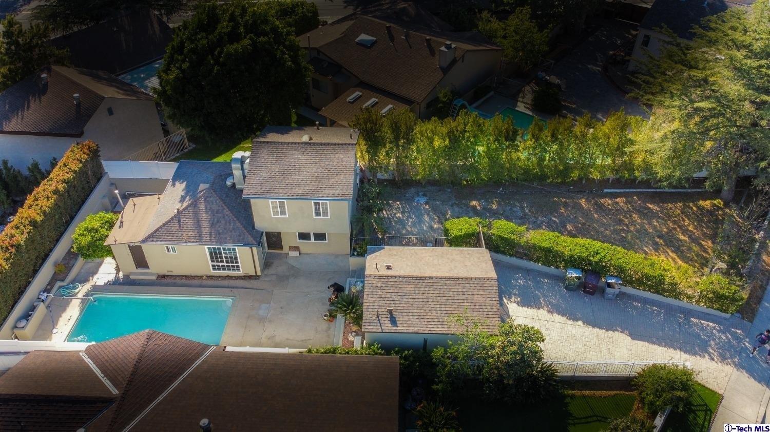 Altura Ave, La Crescenta, CA 91214