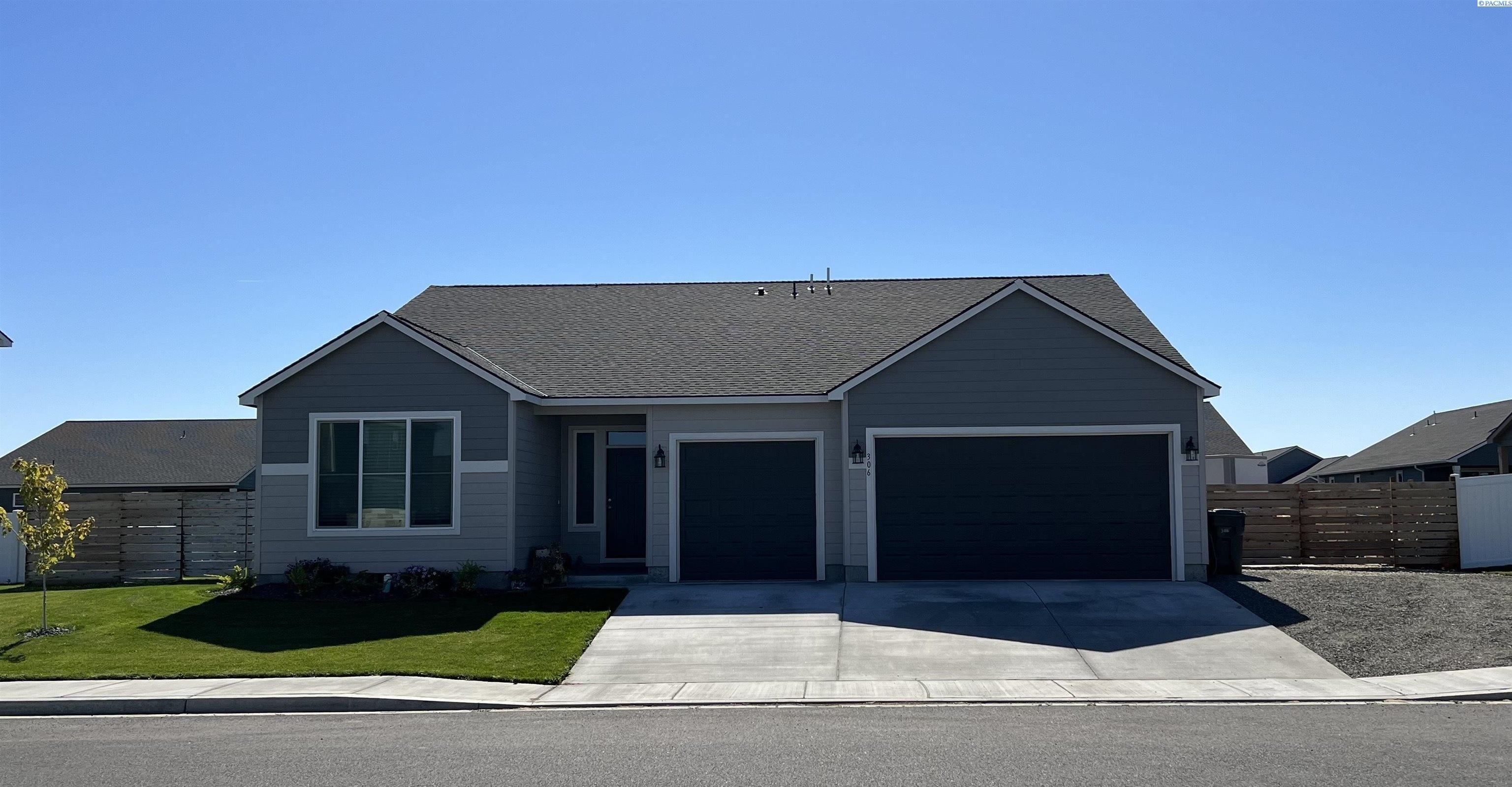 Ruby Ave, Grandview, WA 98930