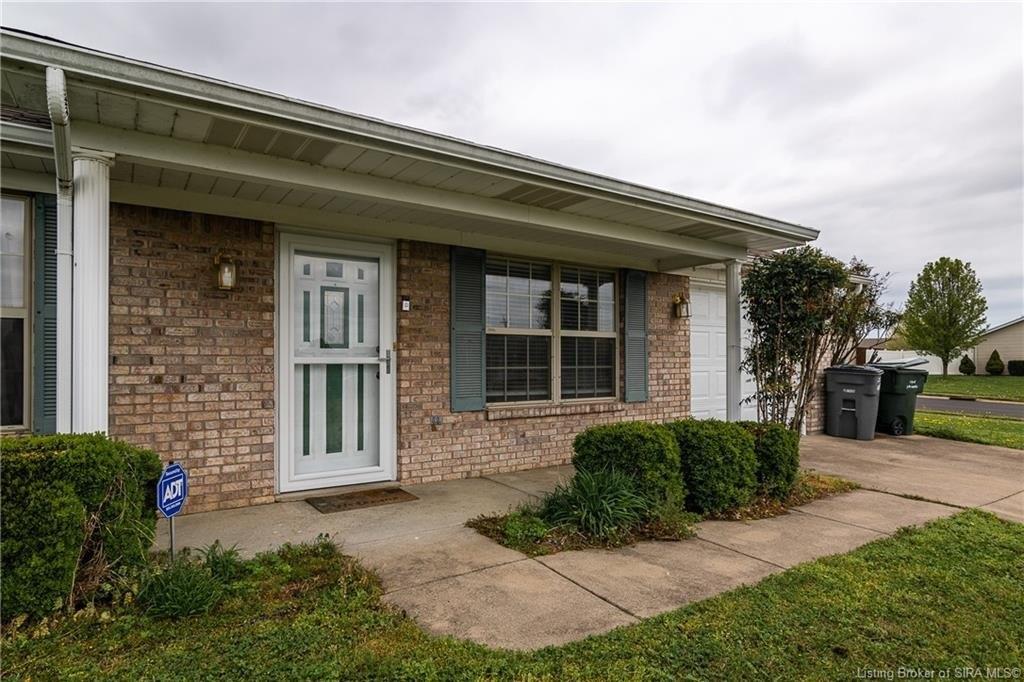 Sandstone Dr, Jeffersonville, IN 47130