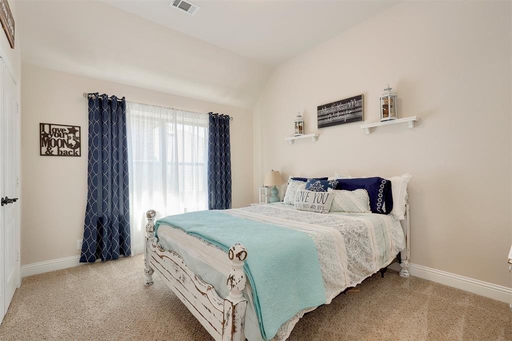 Dixon Dr, Fort Worth, TX 76108