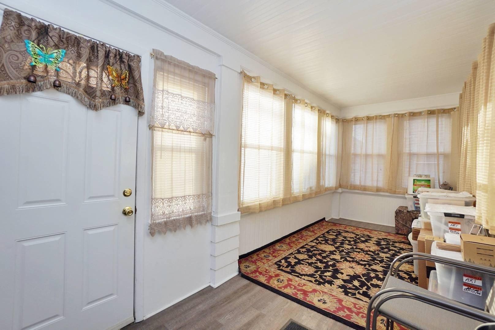 Morningstar Rd, Staten Island, NY 10303
