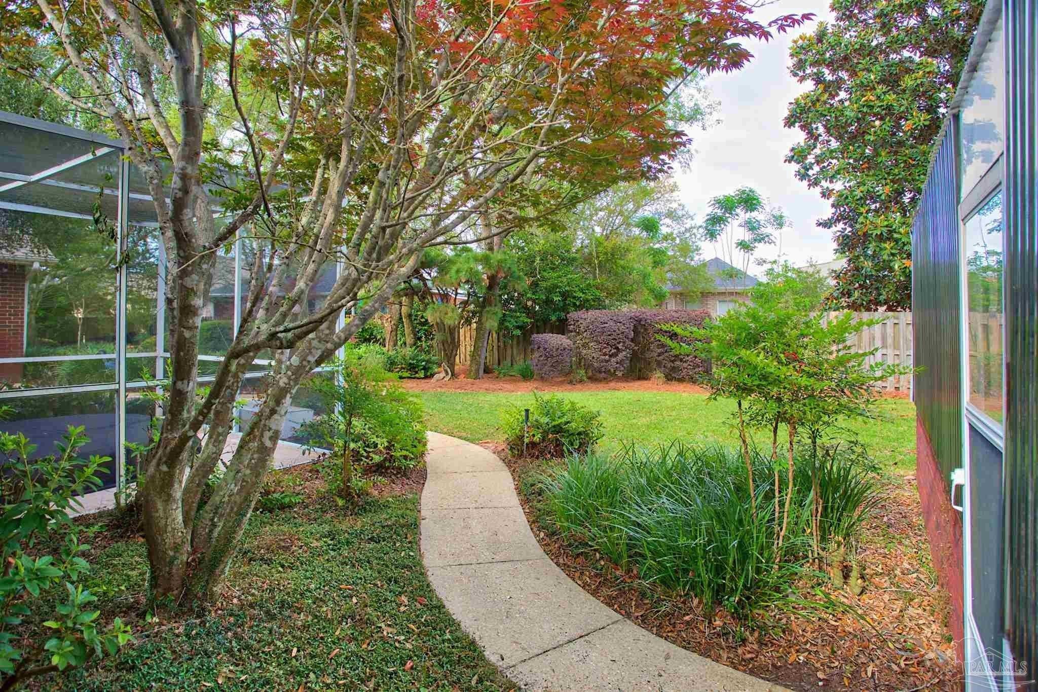 Mary Kate Dr, Gulf Breeze, FL 32563