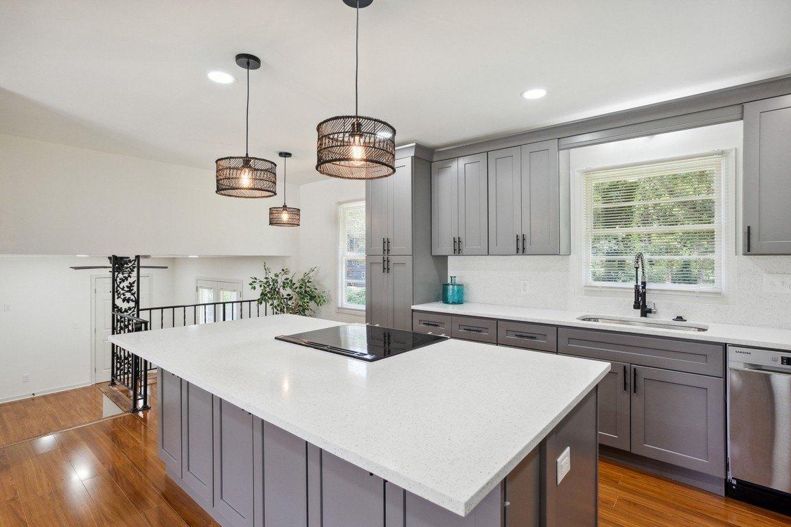 Pine Roc Dr, Stone Mountain, GA 30083