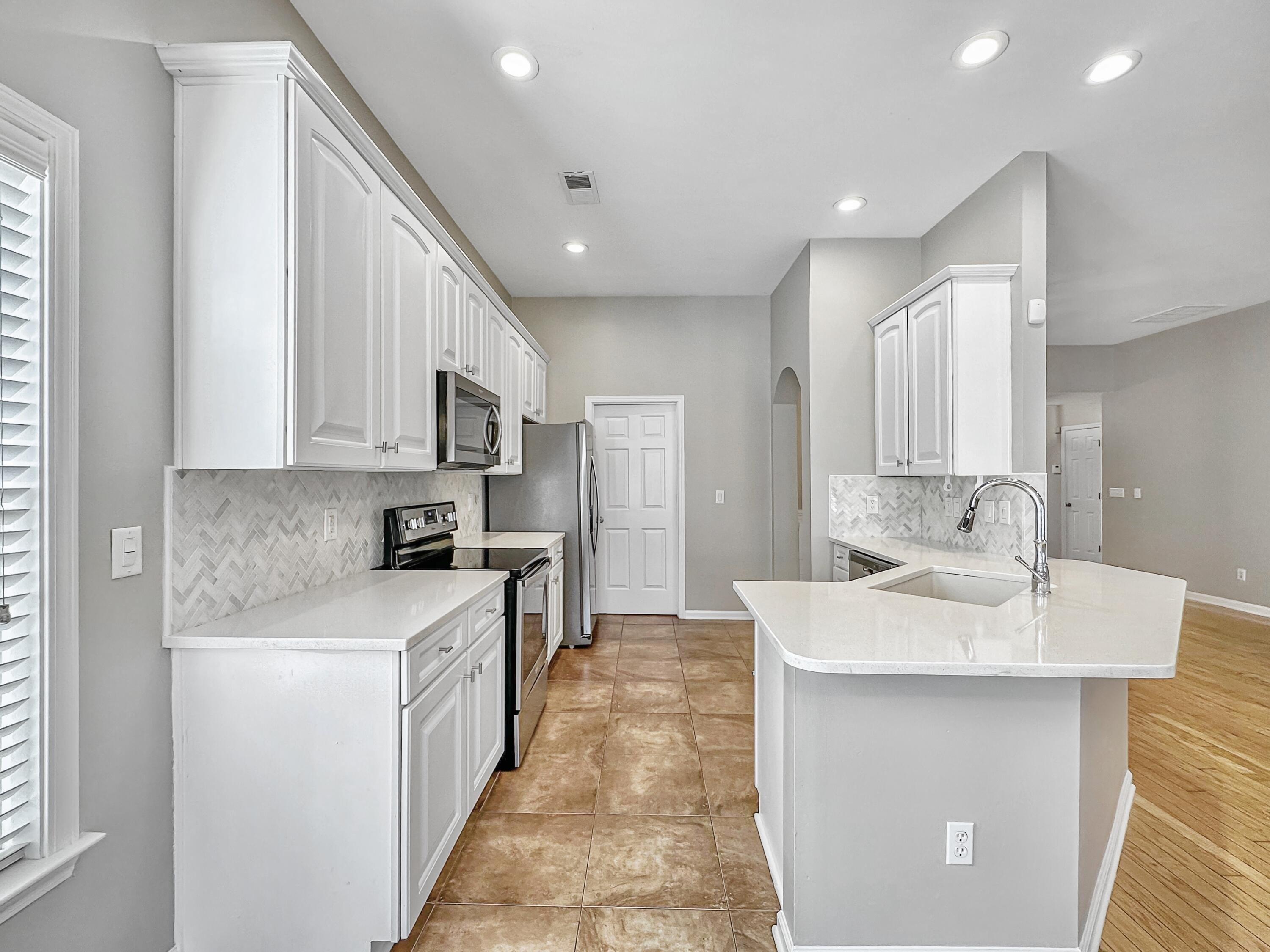 Red Knot Ct, Hanahan, SC 29410