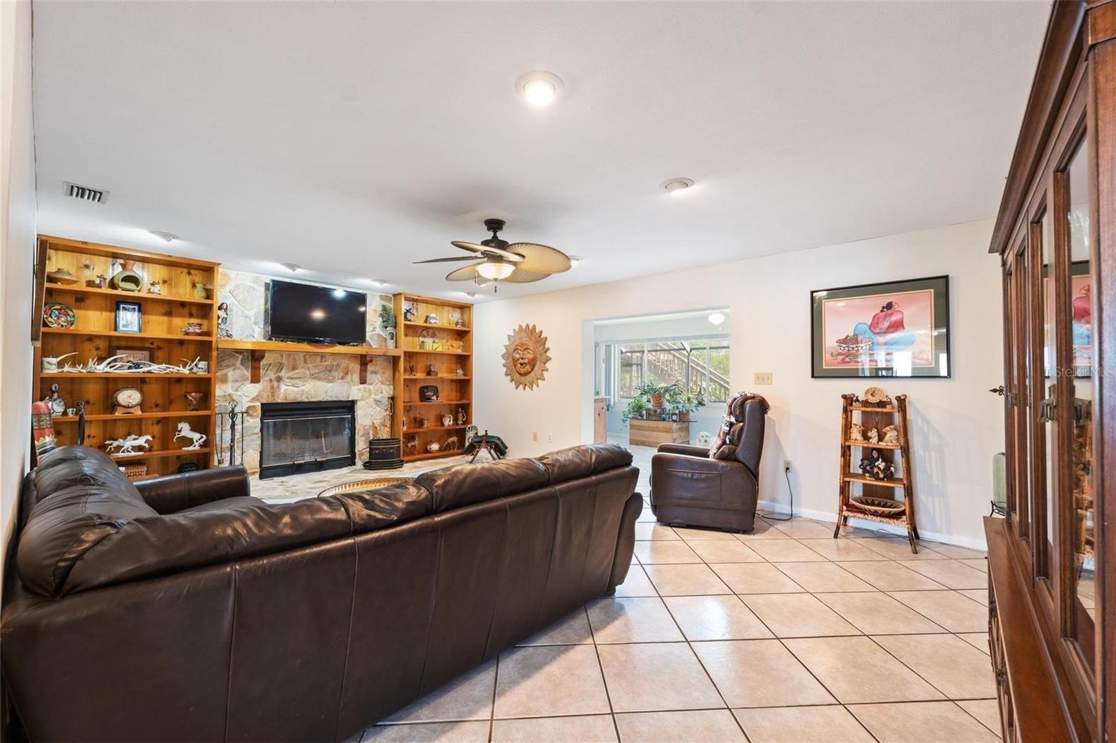 Seabreeze Dr, Ruskin, FL 33570
