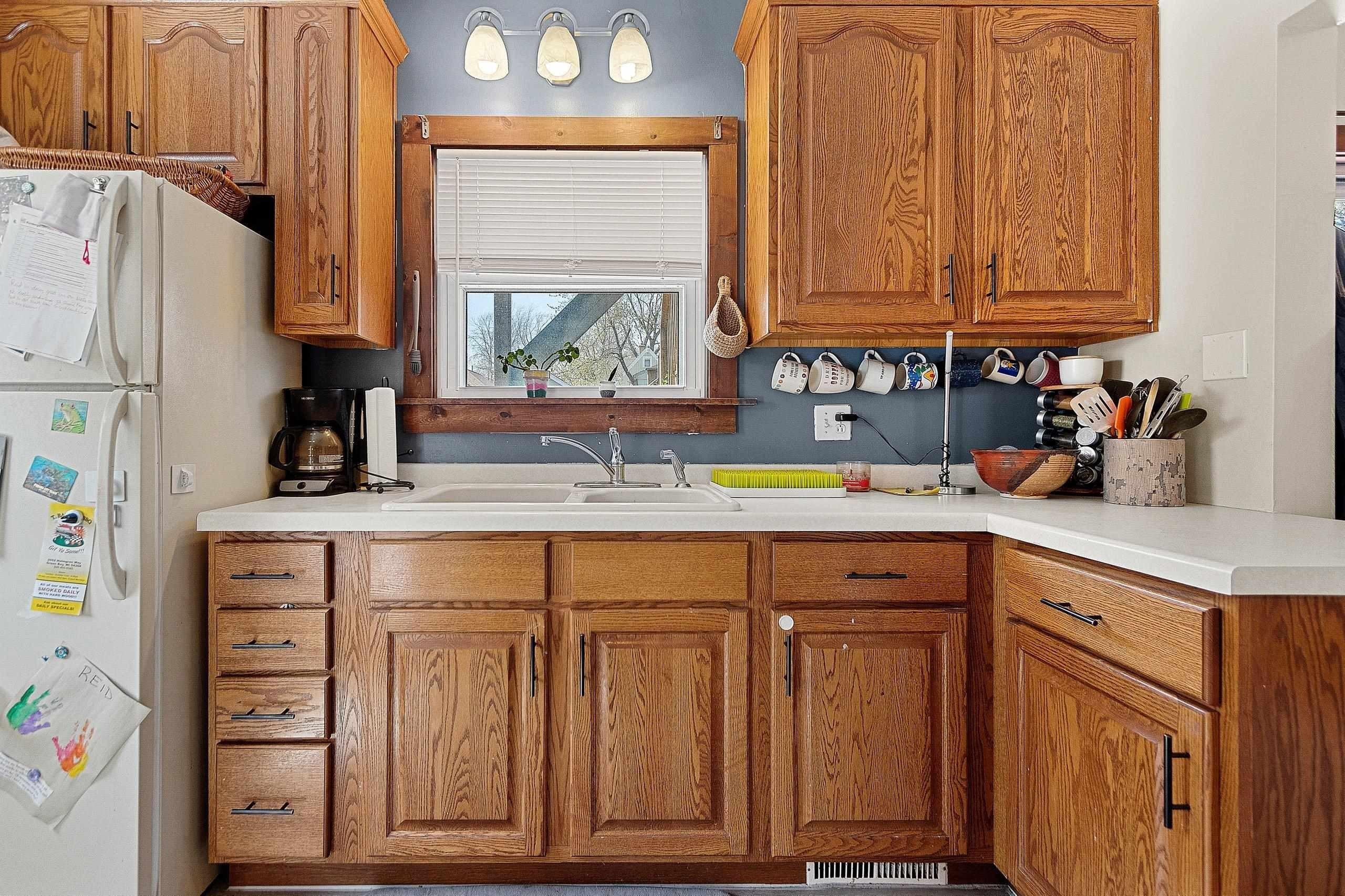 12th Ave, Green Bay, WI 54303