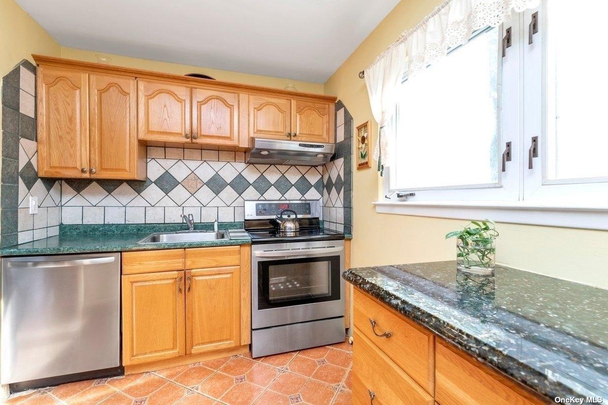 Highfield Ave, Port Washington, NY 11050