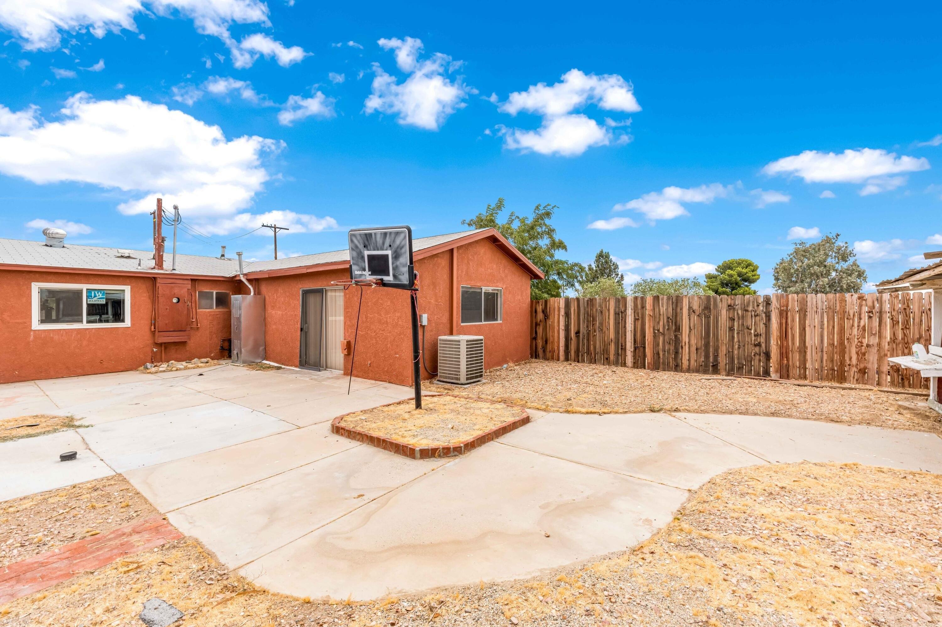 12th St W, Palmdale, CA 93551