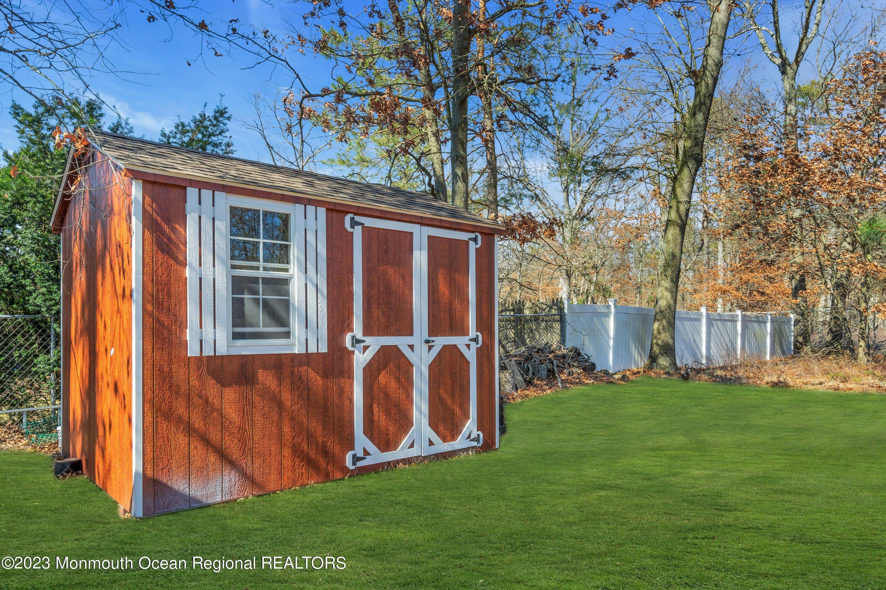 Edna Ct, Toms River, NJ 08755