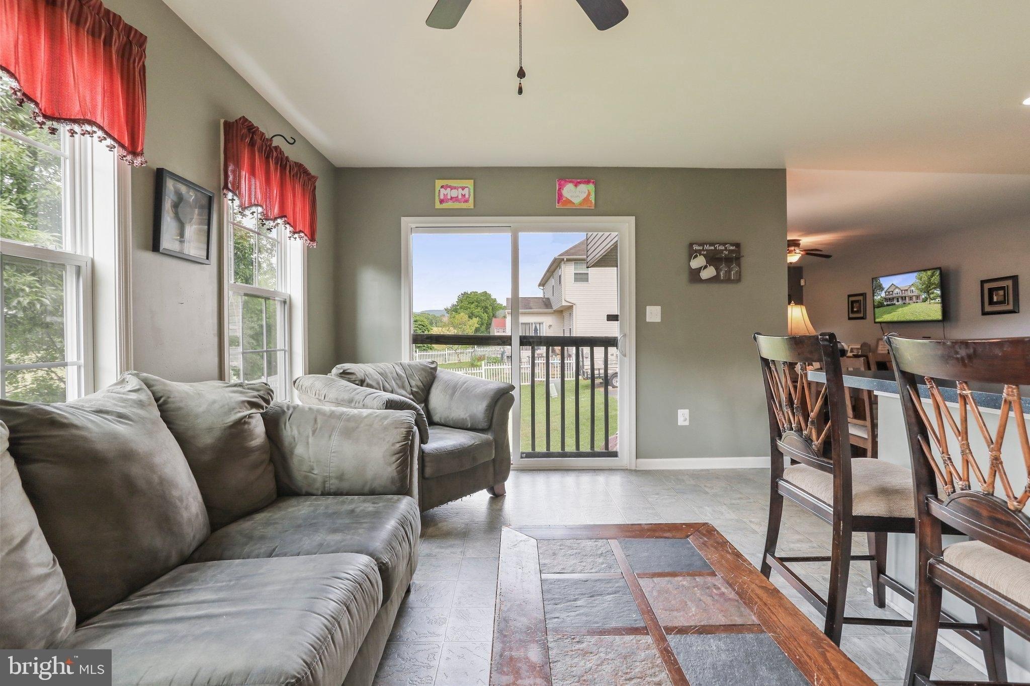 Crestwood Dr, Chambersburg, PA 17202
