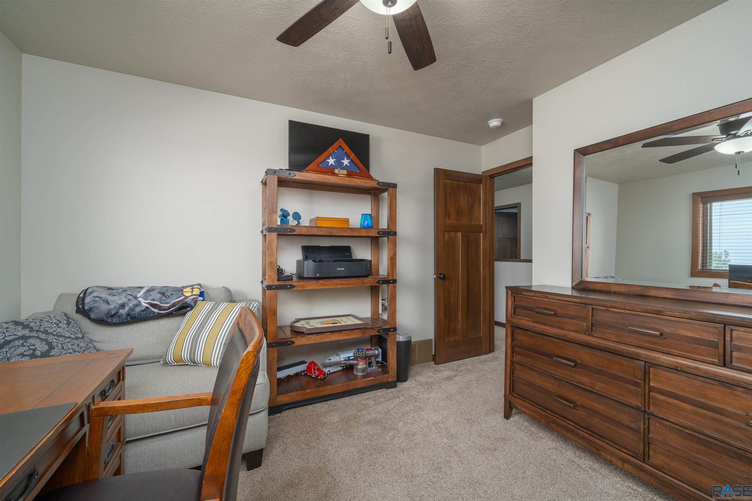 N Knob Hill Ct, Sioux Falls, SD 57107