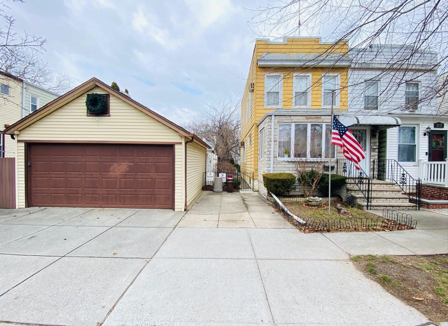 77 Rd, Glendale, NY 11385