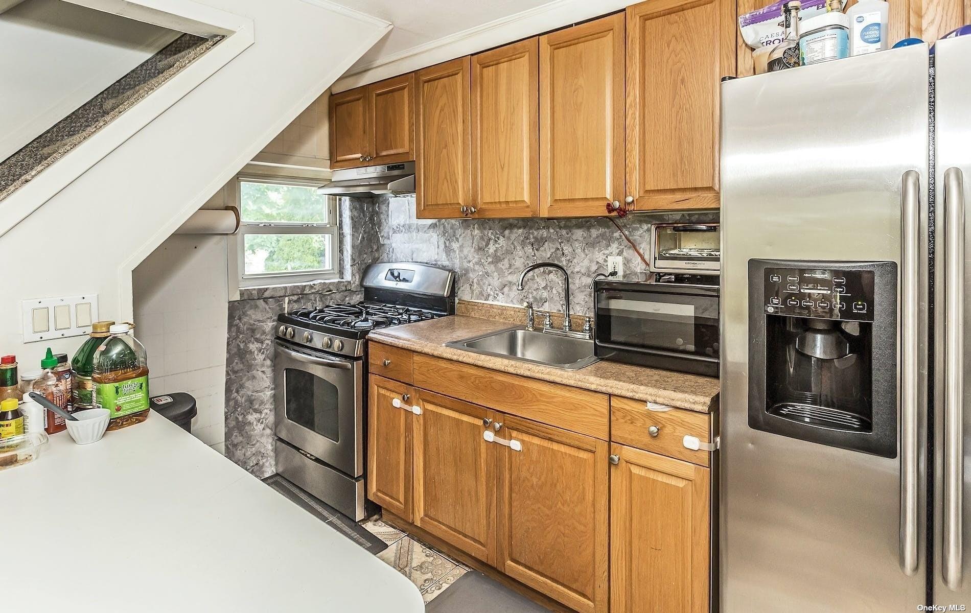 Center Ave, Bay Shore, NY 11706