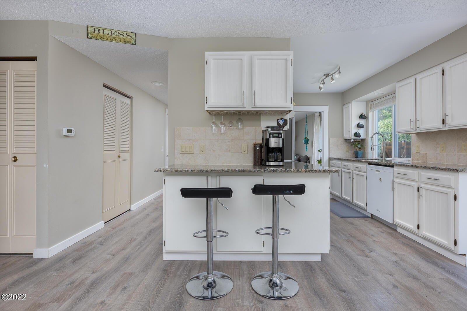 Ridge Pl, Depoe Bay, OR 97341