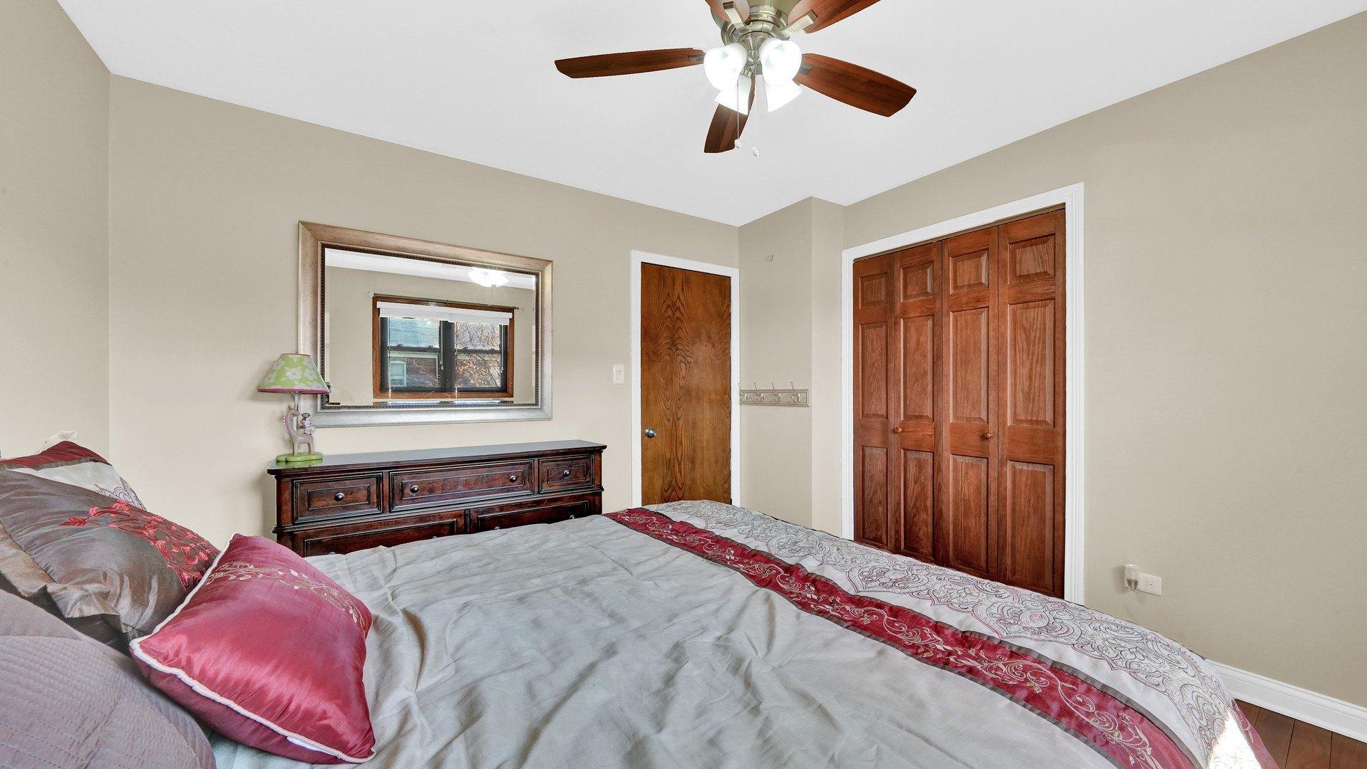 S Neenah Ave, Chicago, IL 60638