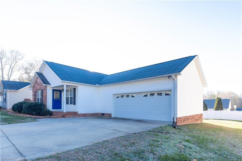 Jarrett Rd, Thomasville, NC 27360