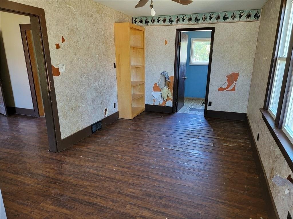 Nw 2nd St, Earlham, IA 50072