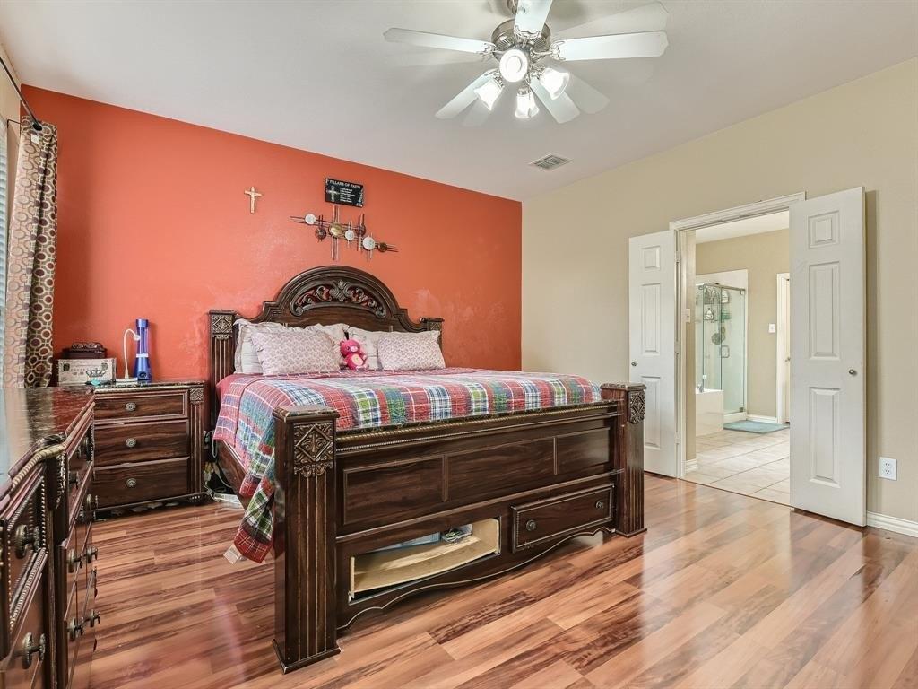 Riverwood Ln, Grand Prairie, TX 75052