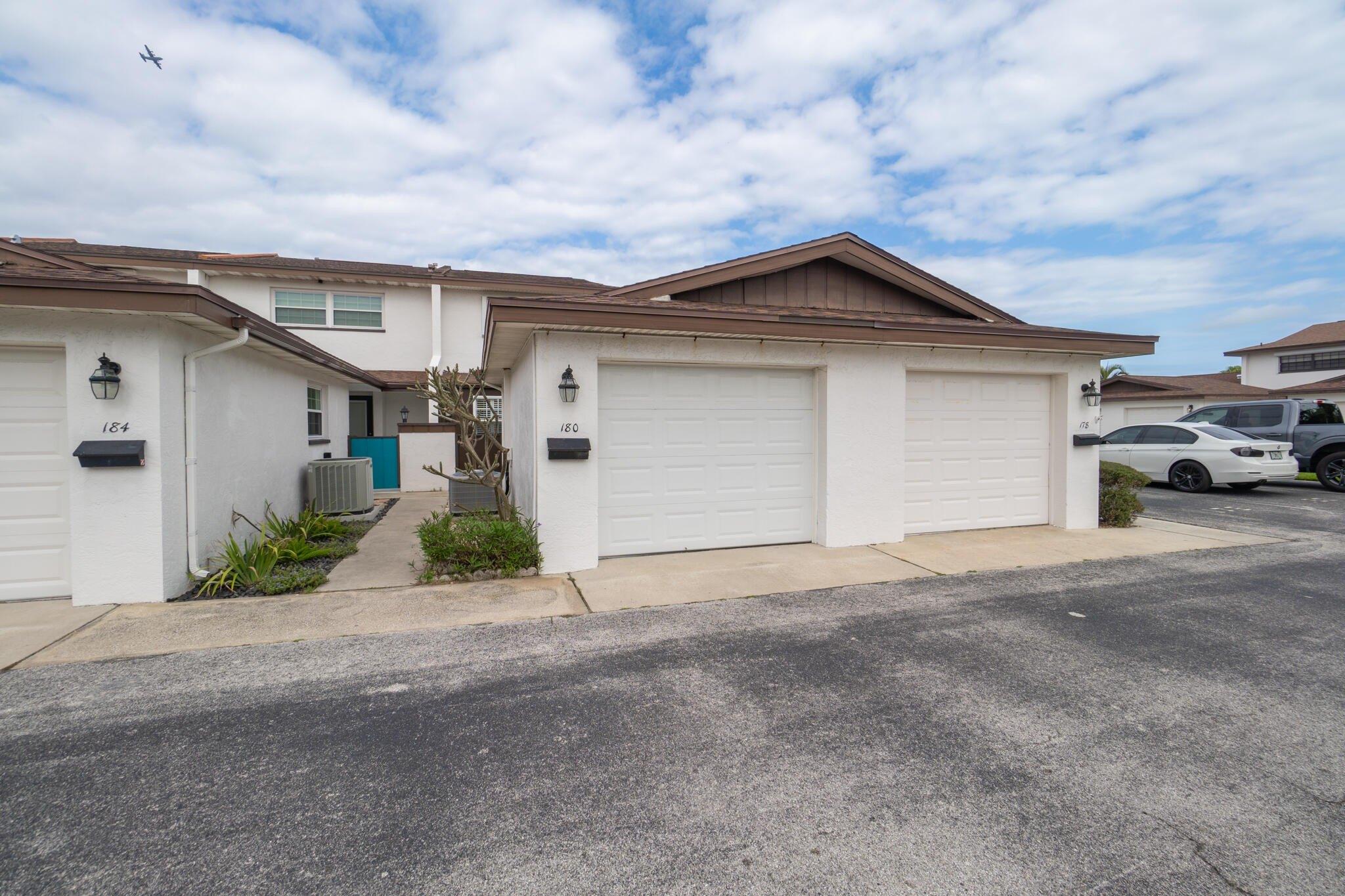 Queens Ct, Satellite Beach, FL 32937