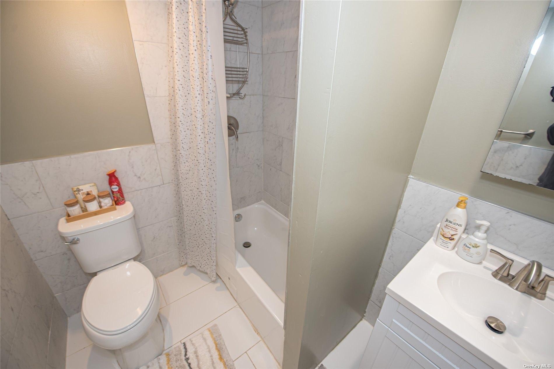 Landscape Dr, Wheatley Heights, NY 11798