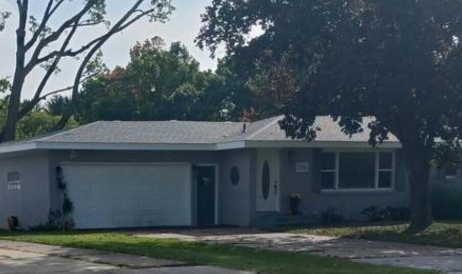 Waverly Dr, Benton Harbor, MI 49022