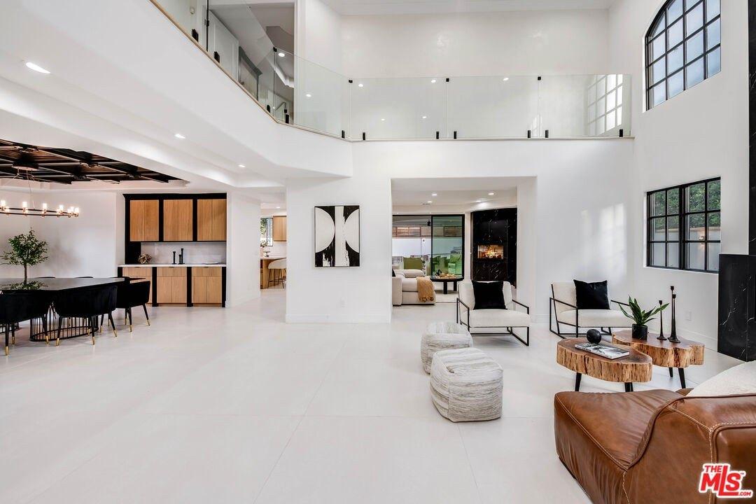 Rubio Ave, Encino, CA 91436