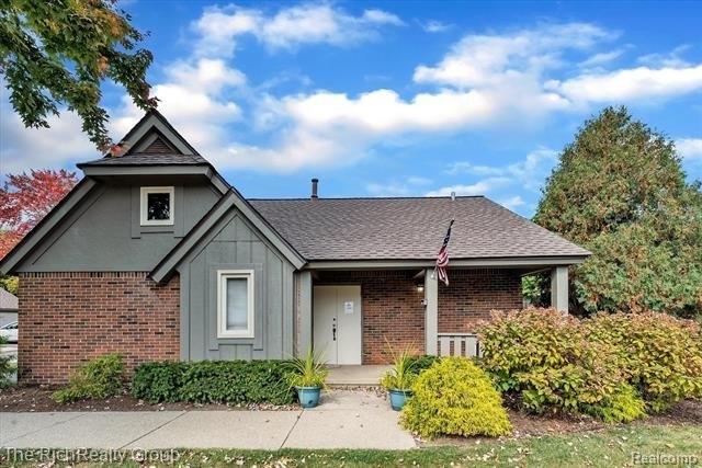 Erin Dr, Plymouth, MI 48170