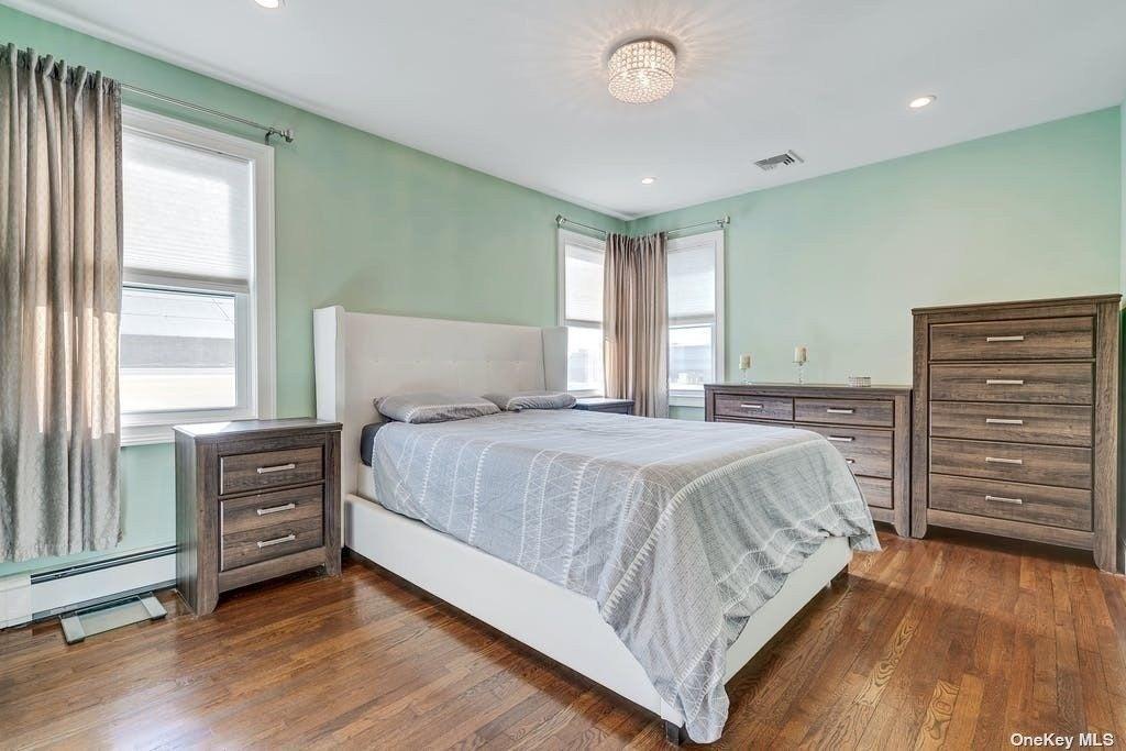 Pratt St, West Babylon, NY 11704