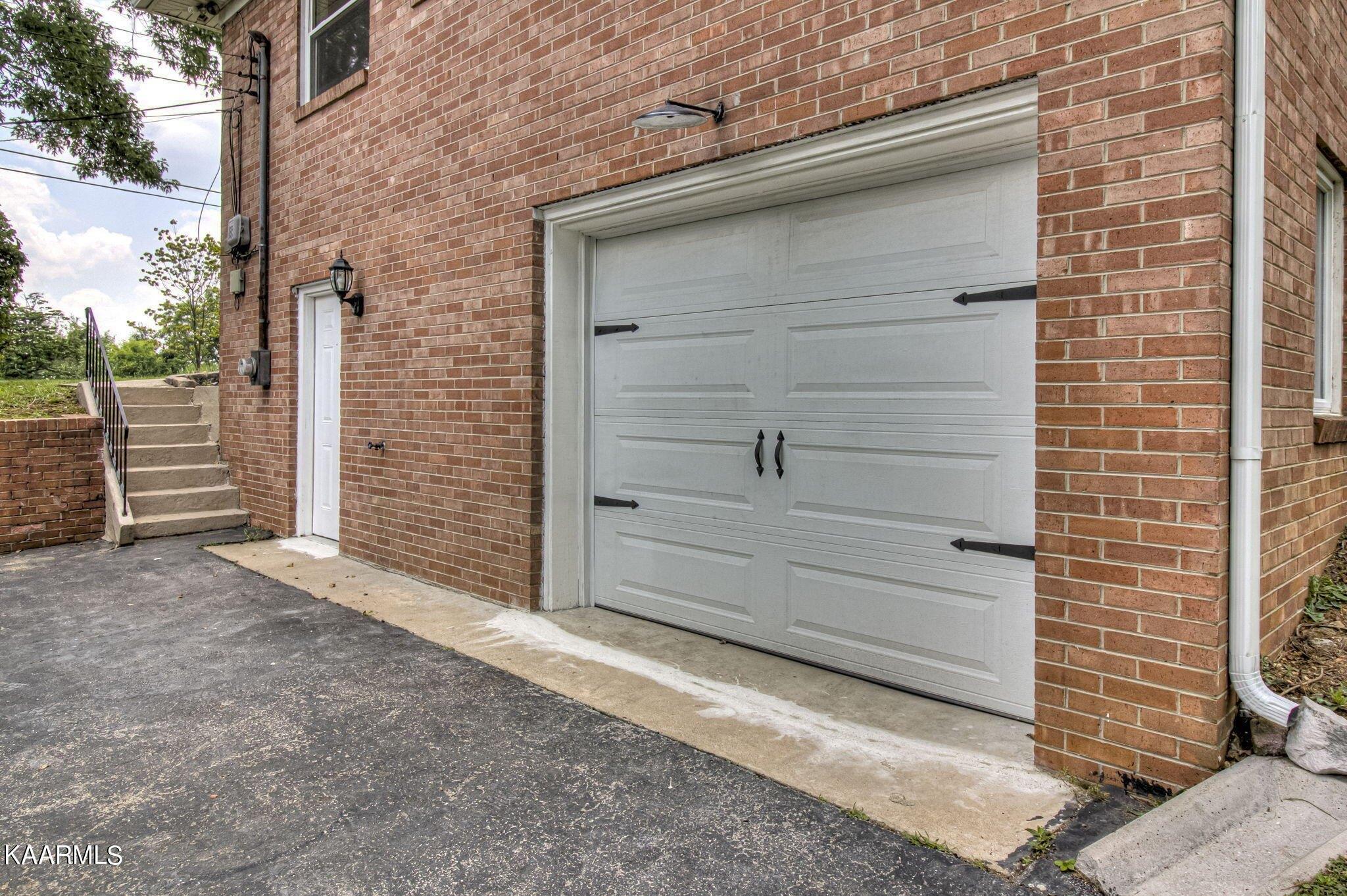 Shangri La Dr, Knoxville, TN 37914