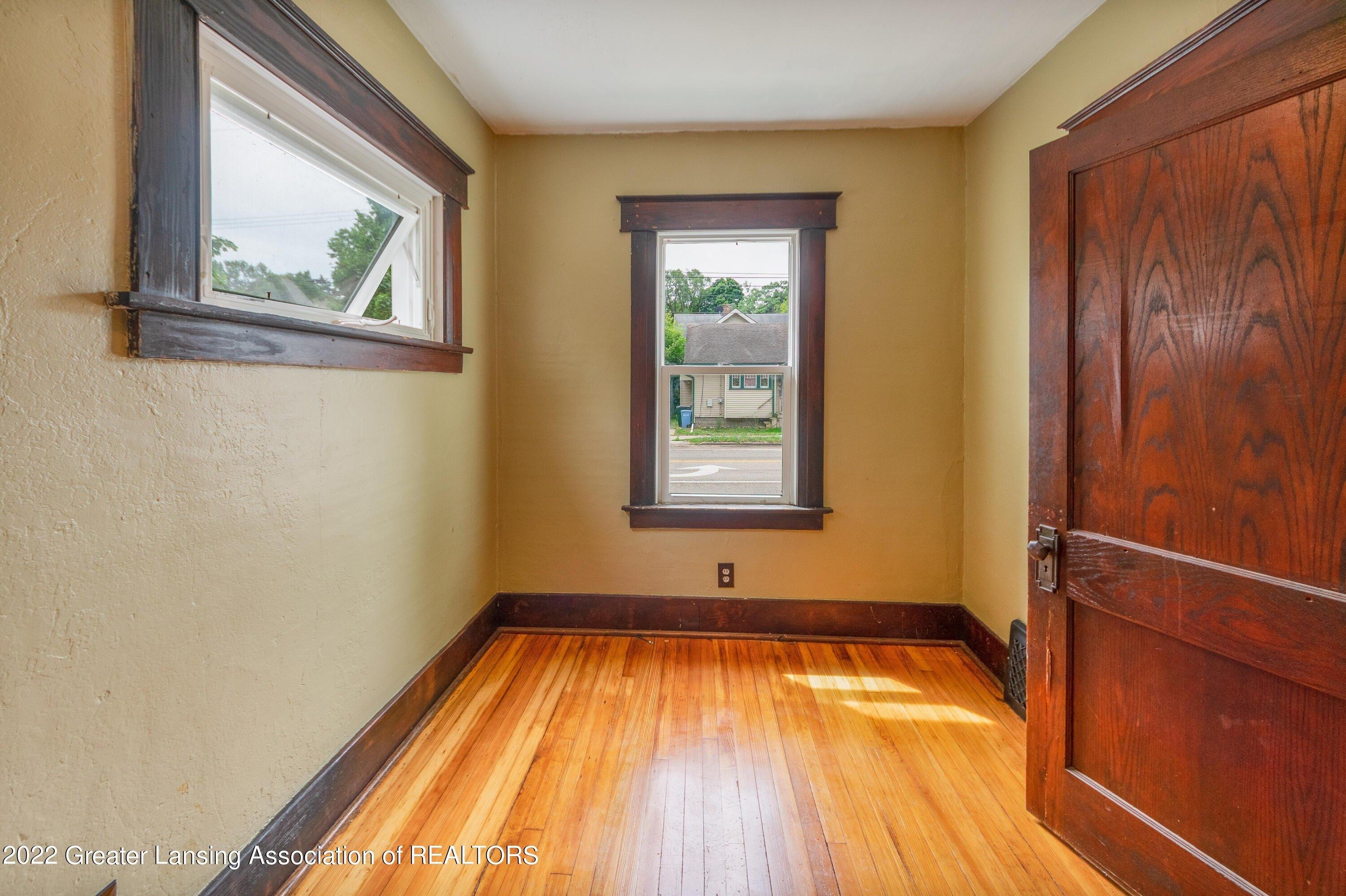 S Clemens Ave, Lansing, MI 48912