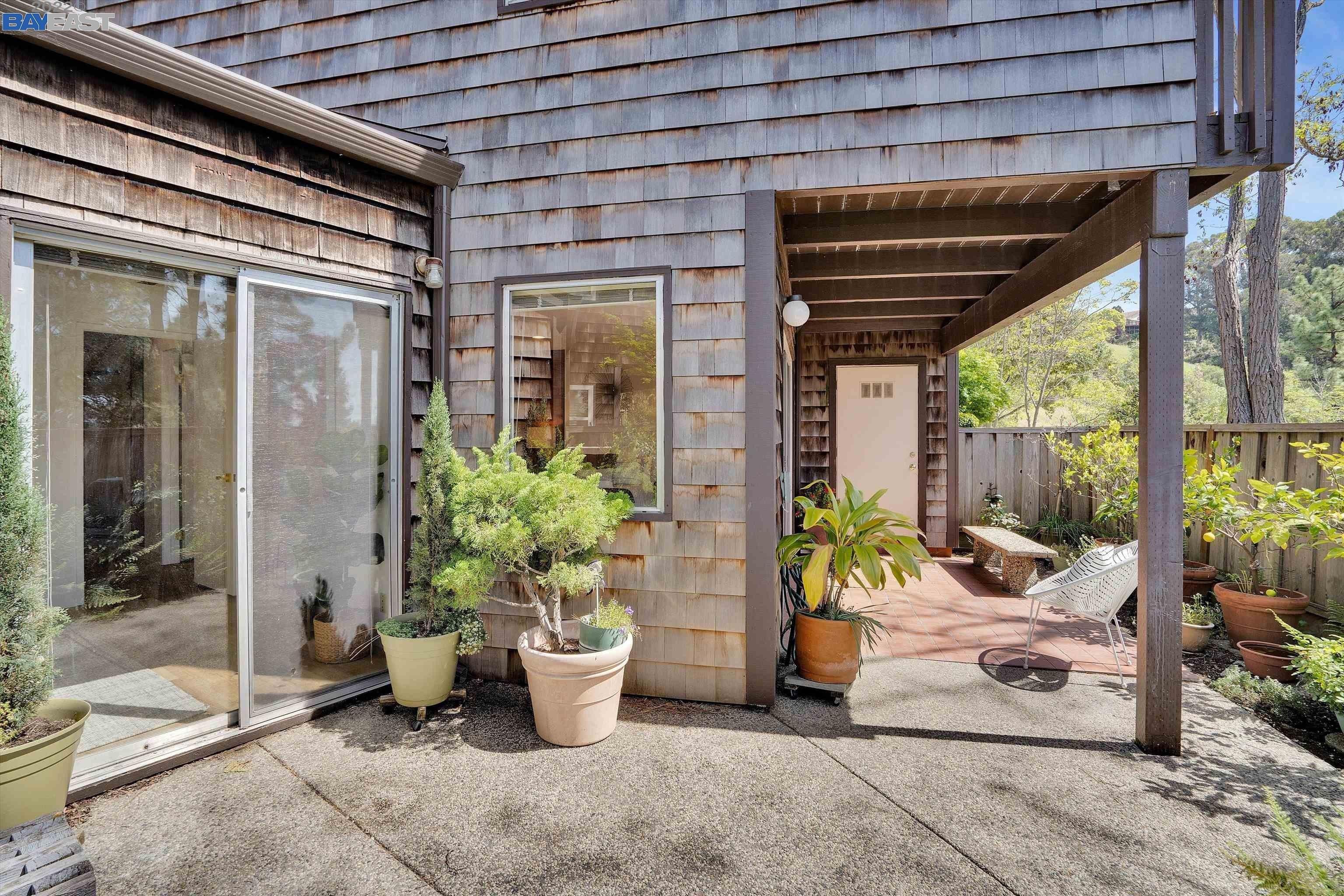 Briar Ridge Dr, Castro Valley, CA 94552