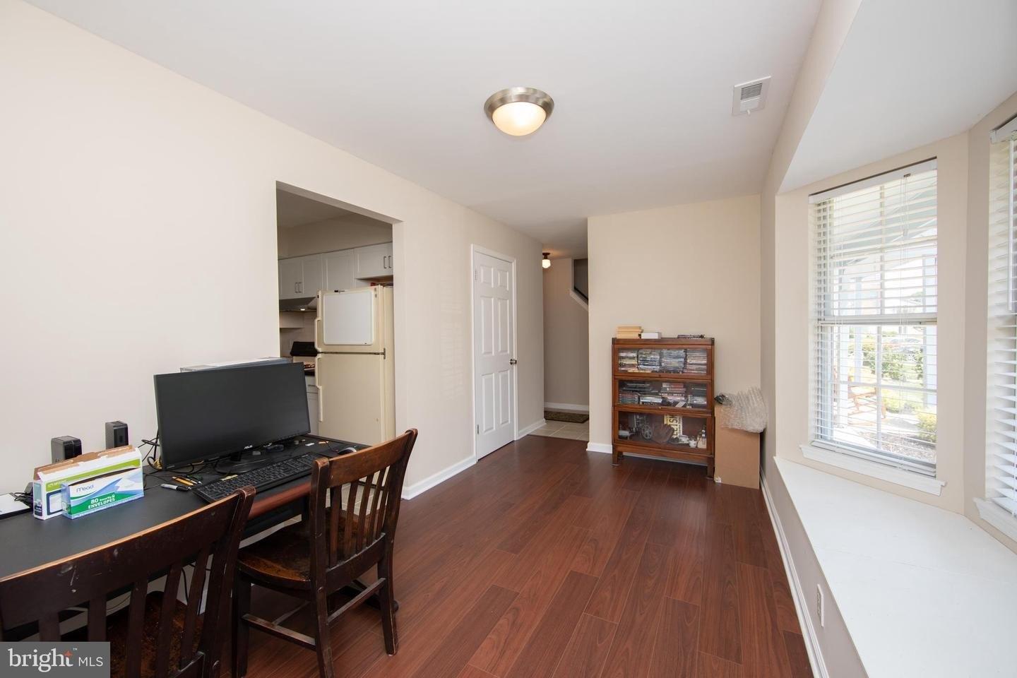 Knoll Dr, Blackwood, NJ 08012