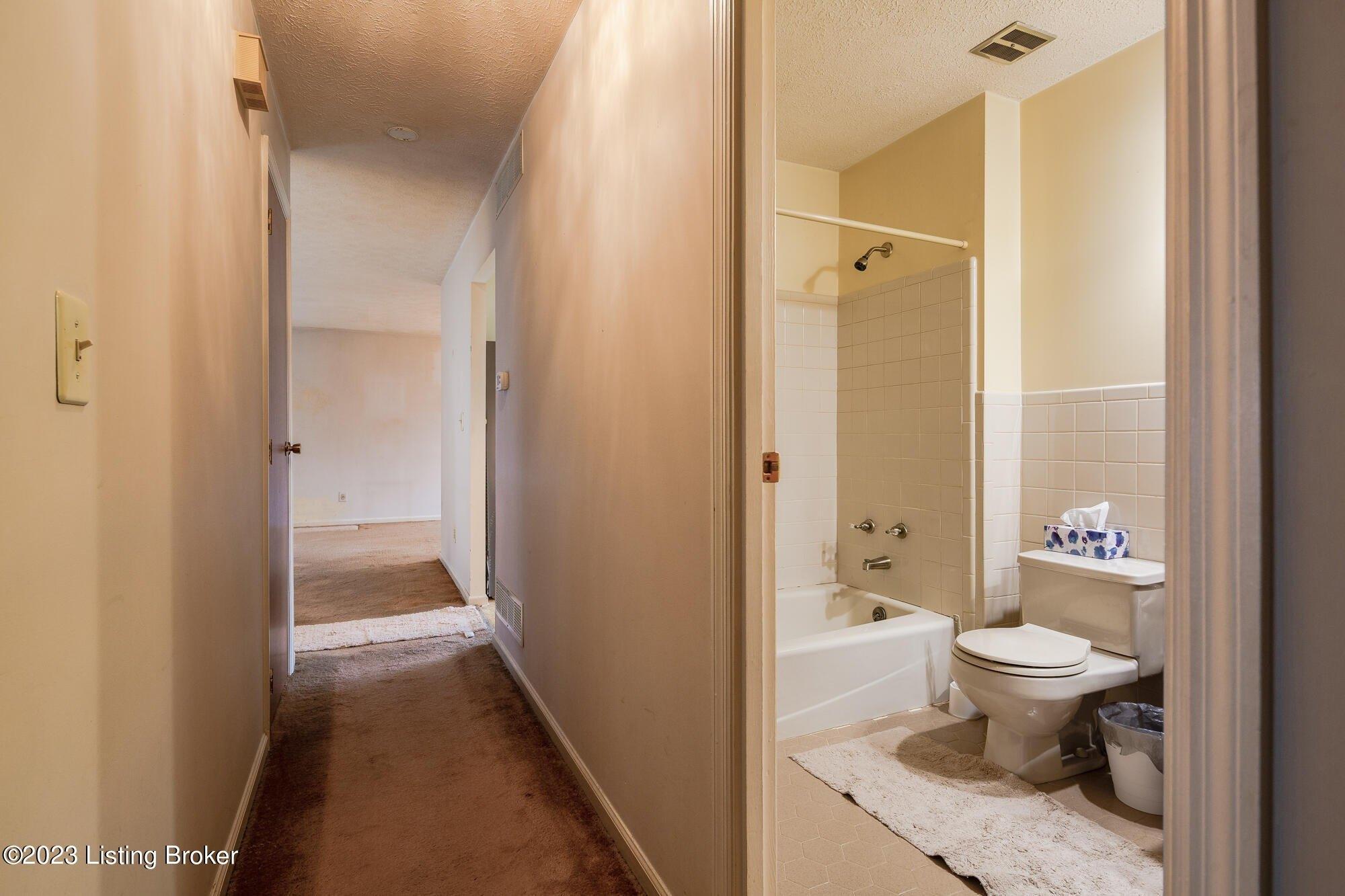 Sideoats Dr, Crestwood, KY 40014