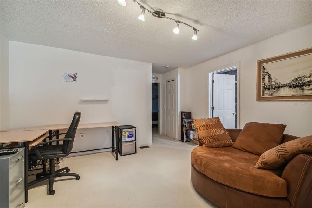 Ashburn Square Dr, Tampa, FL 33610